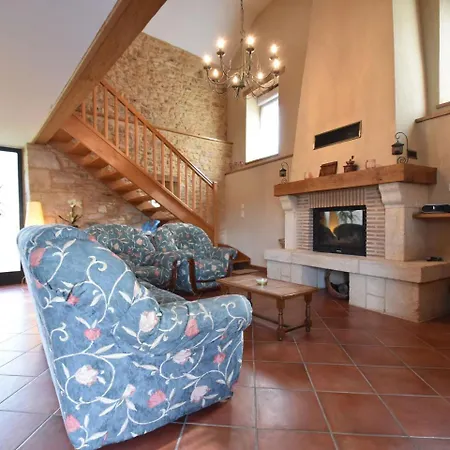 Holiday home Beautiful With Pool Saint-Pompont